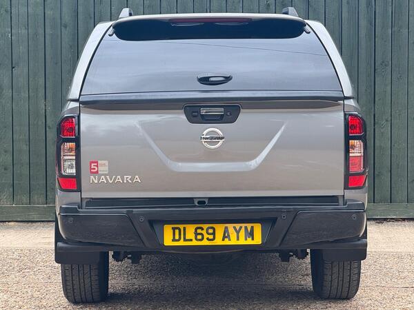 Nissan Navara 2.3 dCi N-Guard Pickup Double Cab 4dr Diesel Auto 4WD Euro 6 (190 ps)