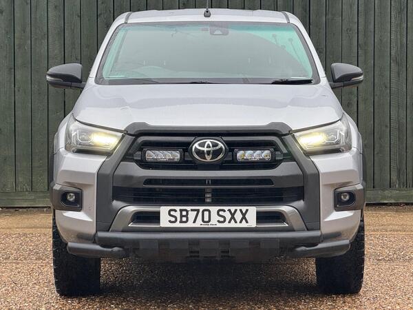 Toyota Hilux 2.8 D-4D Invincible X Auto 4WD Euro 6 (s/s) 4dr at 3th