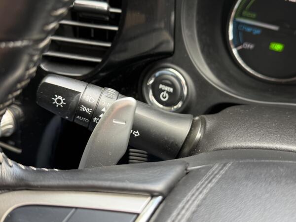Mitsubishi Outlander 2.4h TwinMotor 13.8kWh Design CVT 4WD Euro 6 (s/s) 5dr at 27th