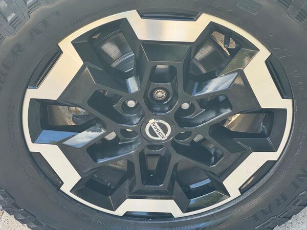 Nissan Navara 2.3 dCi Tekna Auto 4WD Euro 6 4dr at 45th