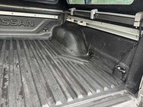 Nissan Navara 2.3 dCi N-Guard Auto 4WD Euro 6 4dr at 38th