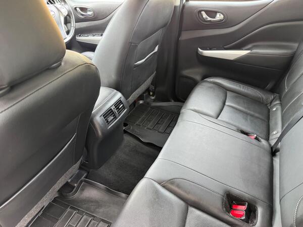 Nissan Navara 2.3 dCi Tekna Auto 4WD Euro 6 4dr