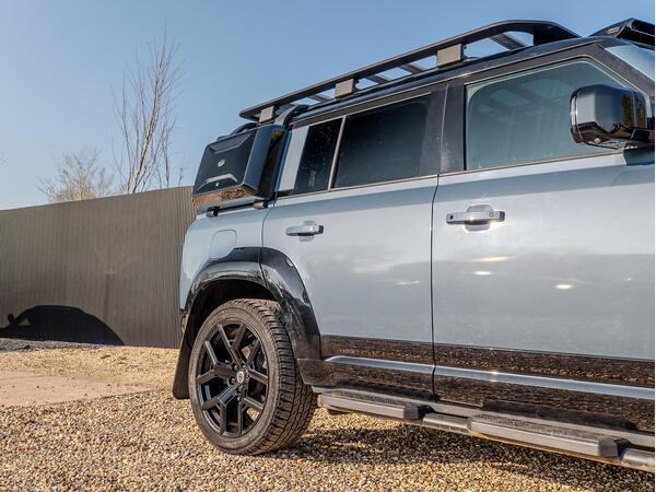 LAND ROVER DEFENDER X-DYNAMIC SE D MHEV A - Image 16