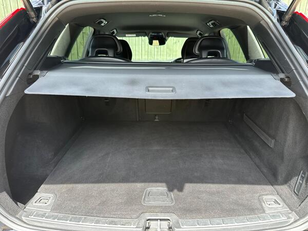 Volvo XC60 2.0 D4 R-Design Pro Auto AWD Euro 6 (s/s) 5dr at 36th
