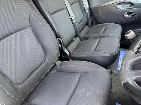 Renault Trafic 2.0 dCi ENERGY 28 Black Edition SWB Standard Roof Euro 6 (s/s) 5dr at 4th