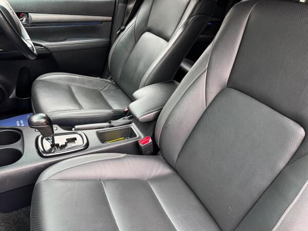 Toyota Hilux 2.8 D-4D Invincible X Auto 4WD Euro 6 (s/s) 4dr at 12th
