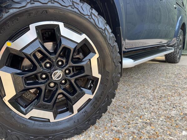 Nissan Navara 2.3 dCi Tekna 4WD Euro 6 (s/s) 4dr