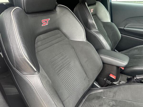 Ford Fiesta 1.5T EcoBoost ST-3 Euro 6 (s/s) 3dr at 23th
