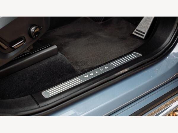 VOLVO XC90 R-DESIGN B5 MHEV AWD AUTO - Image 19