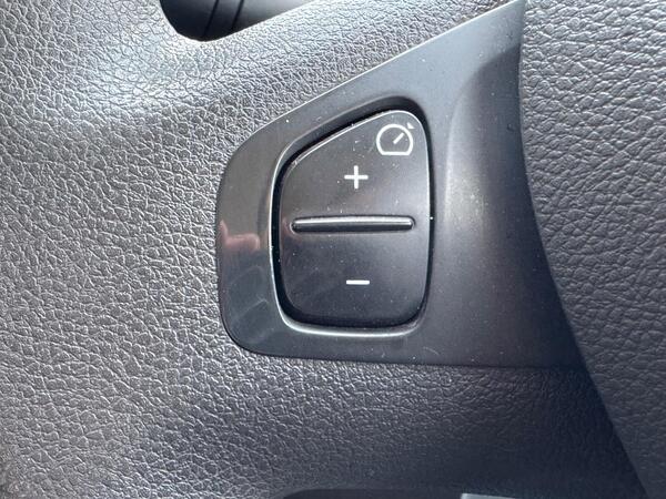 Renault Trafic 2.0 dCi ENERGY 28 Black Edition SWB Standard Roof Euro 6 (s/s) 5dr at 28th