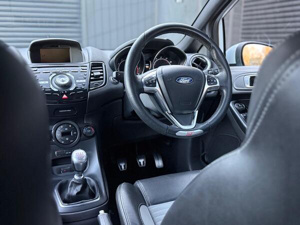 Ford Fiesta 1.6T EcoBoost ST-3 Euro 6 3dr - Image 2