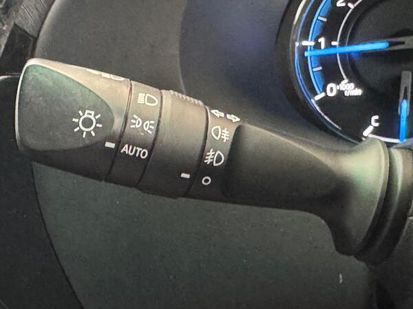 Toyota Hilux 2.8 D-4D Invincible X 4WD Euro 6 (s/s) 4dr at 20th