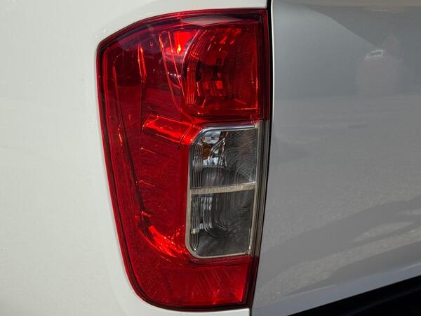 Nissan Navara 2.3 dCi Tekna Auto 4WD Euro 6 4dr at 49th