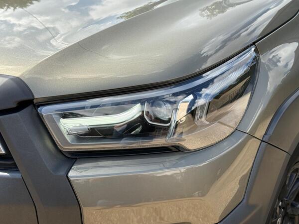 Toyota Hilux 2.8 D-4D Invincible X Auto 4WD Euro 6 (s/s) 4dr at 41th