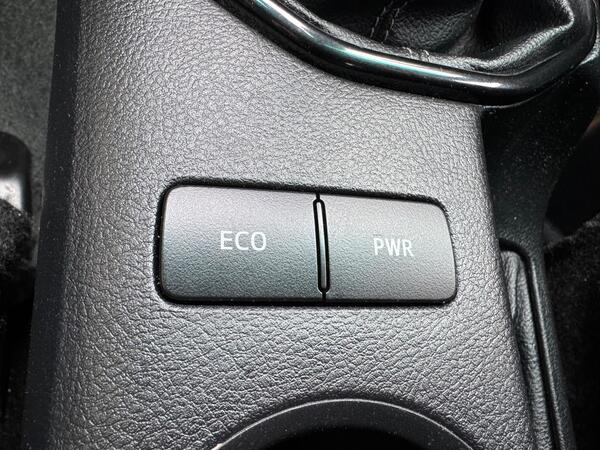 Toyota Hilux 2.8 D-4D Invincible X 4WD Euro 6 (s/s) 4dr at 21th