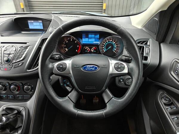 Ford Kuga 2.0 TDCi Zetec 2WD Euro 6 (s/s) 5dr - Image 2