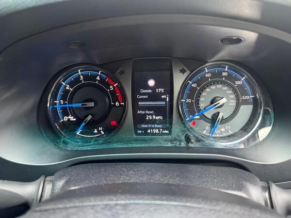 Toyota Hilux 2.8 D-4D Invincible X 4WD Euro 6 (s/s) 4dr at 28th