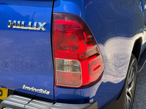 Toyota Hilux 2.4 D-4D Invincible Auto 4WD Euro 6 (s/s) 4dr (TSS) at 44th