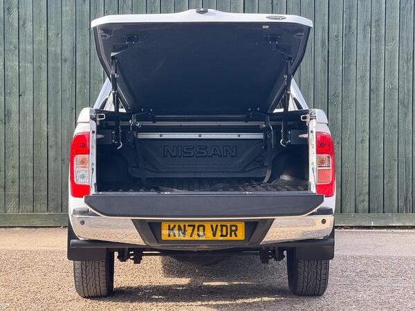 Nissan Navara 2.3 dCi Tekna Auto 4WD Euro 6 4dr