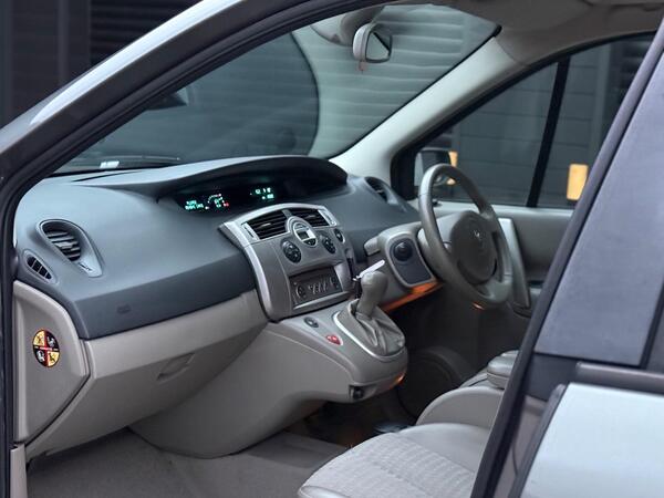 Renault Grand Scenic 2.0 VVT Privilege 5dr - Image 3