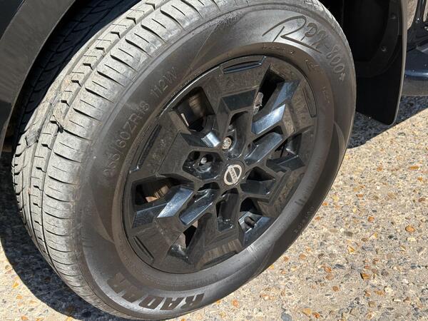 Nissan Navara 2.3 dCi N-Guard 4WD Euro 6 (s/s) 4dr at 37th