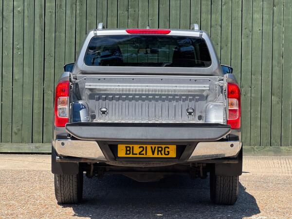 Nissan Navara 2.3 dCi Tekna Auto 4WD Euro 6 4dr at 18th