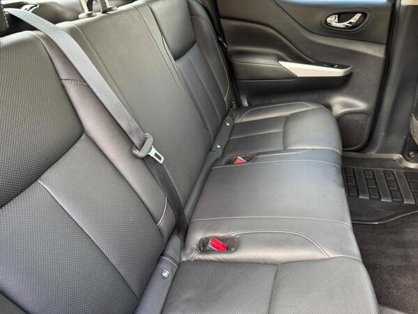 Nissan Navara 2.3 dCi Tekna 4WD Euro 6 (s/s) 4dr at 18th