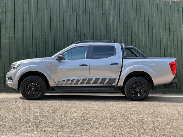 Nissan Navara 2.3 dCi N-Guard Pickup Double Cab 4dr Diesel Auto 4WD Euro 6 (190 ps)