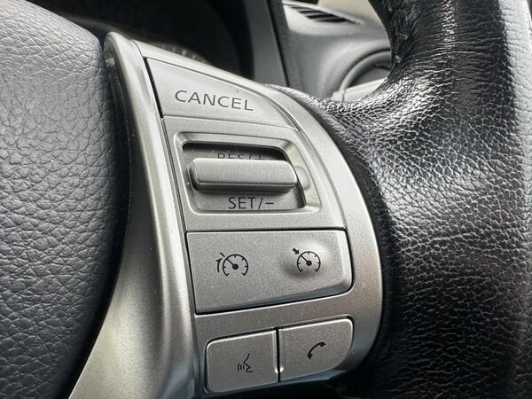 Nissan Navara 2.3 dCi N-Guard 4WD Euro 6 (s/s) 4dr at 20th