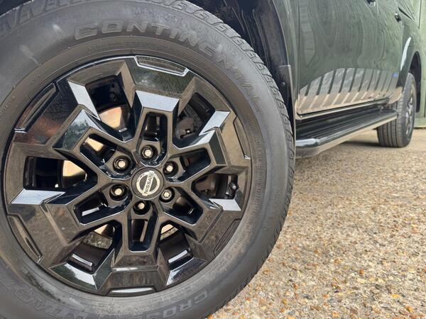 Nissan Navara 2.3 dCi N-Guard Auto 4WD Euro 6 4dr at 42th