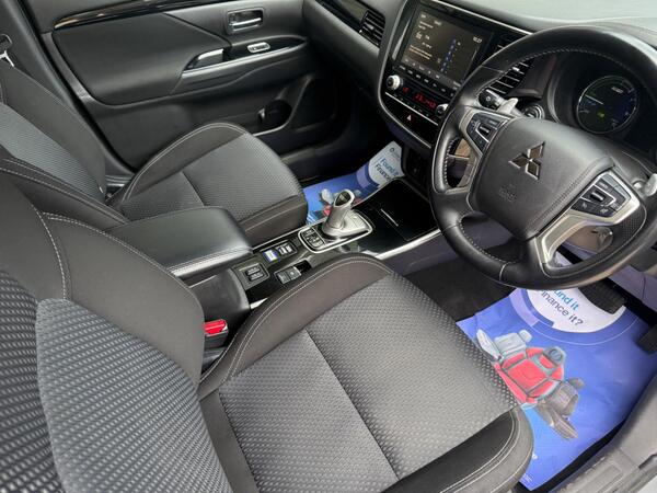 Mitsubishi Outlander 2.4h TwinMotor 13.8kWh Design CVT 4WD Euro 6 (s/s) 5dr at 7th