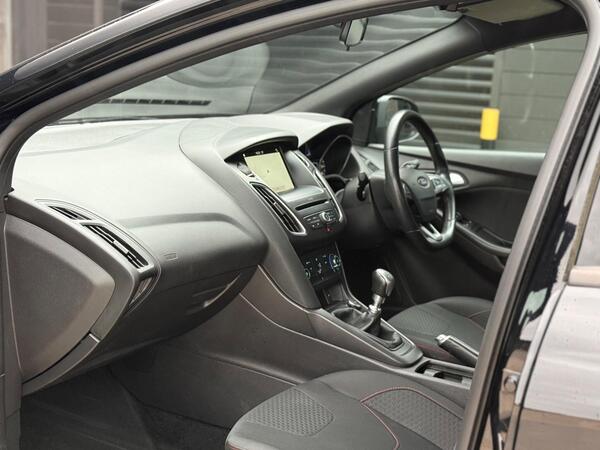 Ford Focus 1.5 TDCi ST-Line Euro 6 (s/s) 5dr - Image 3