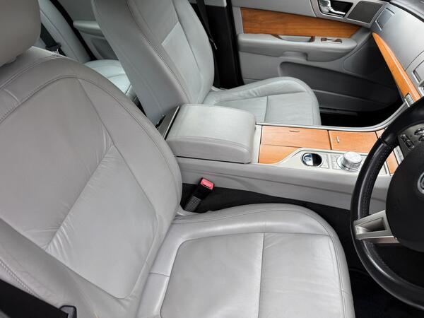 Jaguar XF 3.0 V6 Luxury Auto Euro 4 4dr