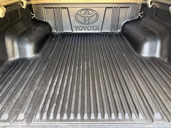 Toyota Hilux 2.8 D-4D Invincible X Auto 4WD Euro 6 (s/s) 4dr at 39th