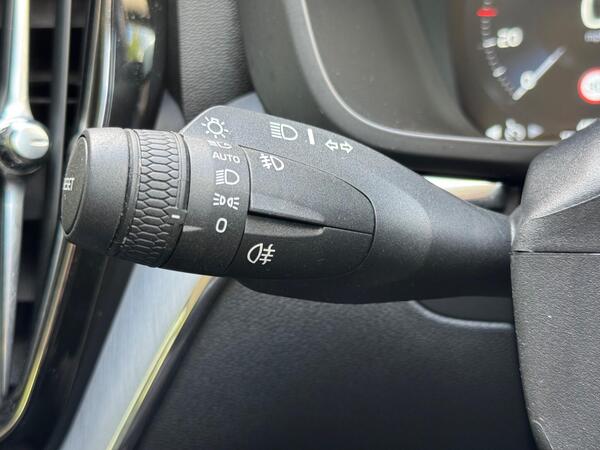 Volvo XC60 2.0 D4 Momentum Auto AWD Euro 6 (s/s) 5dr