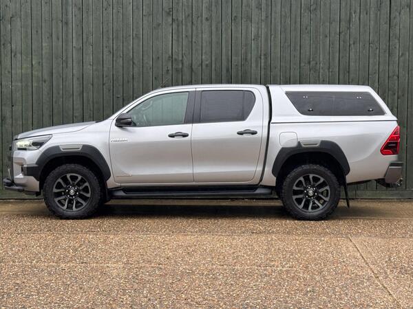 Toyota Hilux 2.8 D-4D Invincible X Auto 4WD Euro 6 (s/s) 4dr at 9th