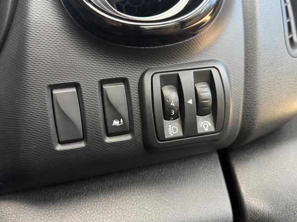 Renault Trafic 2.0 dCi ENERGY 28 Black Edition SWB Standard Roof Euro 6 (s/s) 5dr at 21th