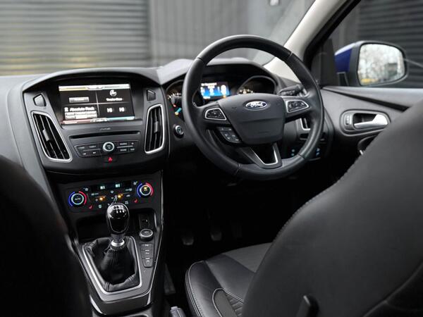 Ford Focus 1.0T EcoBoost Titanium X Euro 6 (s/s) 5dr - Image 2