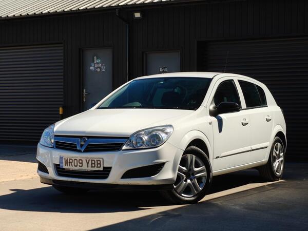 Vauxhall Astra 1.8i 16v Club 5dr - Image 3