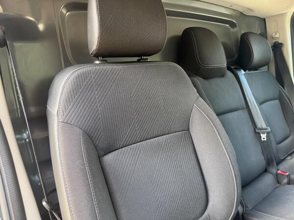 Nissan Primastar 2.0 dCi 30 Tekna L2 H1 Euro 6 (s/s) 5dr