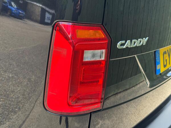 Volkswagen Caddy Maxi 2.0 TDI C20 BlueMotion Tech Highline LWB Euro 6 (s/s) 6dr at 46th