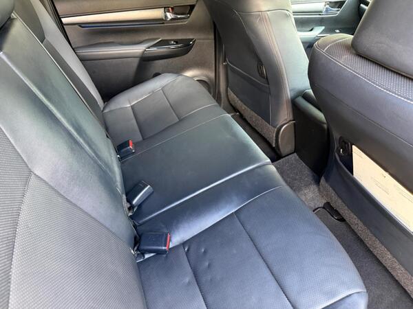 Toyota Hilux 2.8 D-4D Invincible X Auto 4WD Euro 6 (s/s) 4dr at 19th