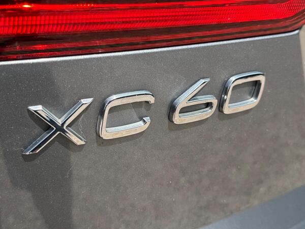 Volvo XC60 2.0 D4 R-Design Auto AWD Euro 6 (s/s) 5dr at 49th