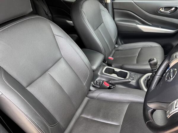 Nissan Navara 2.3 dCi Tekna 4WD Euro 6 (s/s) 4dr