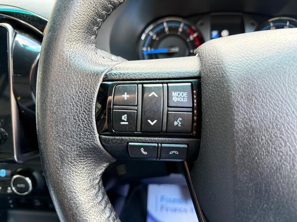 Toyota Hilux 2.8 D-4D Invincible X Auto 4WD Euro 6 (s/s) 4dr at 27th