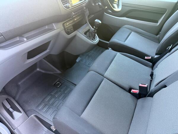 Peugeot Expert 1.5 BlueHDi 1000 Professional Premium Standard Panel Van MWB Euro 6 (s/s) 6dr at 13th