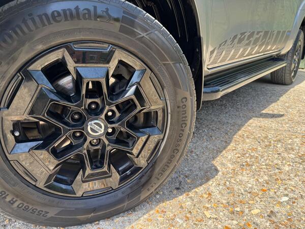 Nissan Navara 2.3 dCi N-Guard Auto 4WD Euro 6 4dr