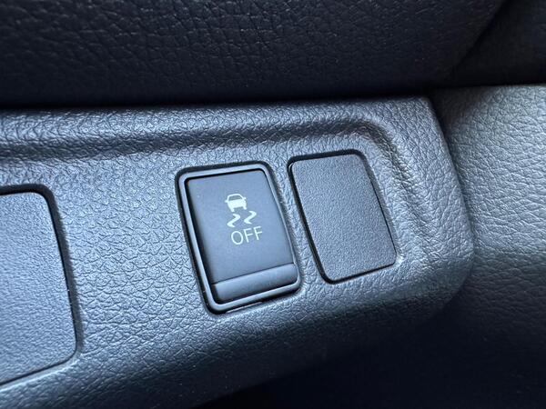 Nissan Navara 2.3 dCi N-Guard Auto 4WD Euro 6 4dr at 29th