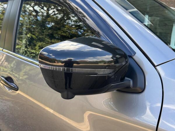 Nissan Navara 2.3 dCi N-Guard Auto 4WD Euro 6 4dr at 38th