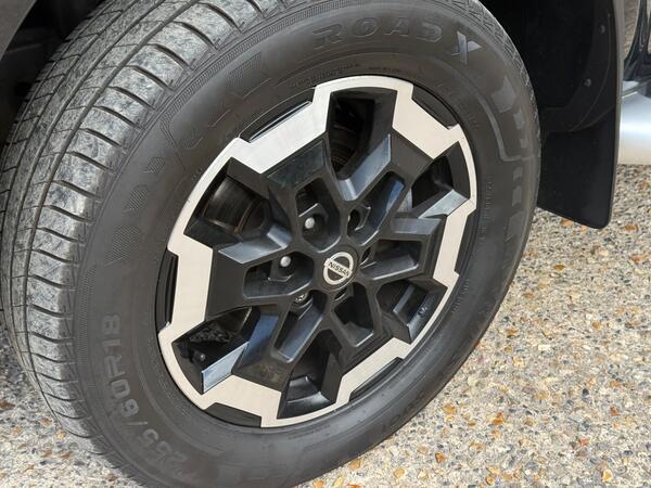 Nissan Navara 2.3 dCi Tekna Auto 4WD Euro 6 4dr
